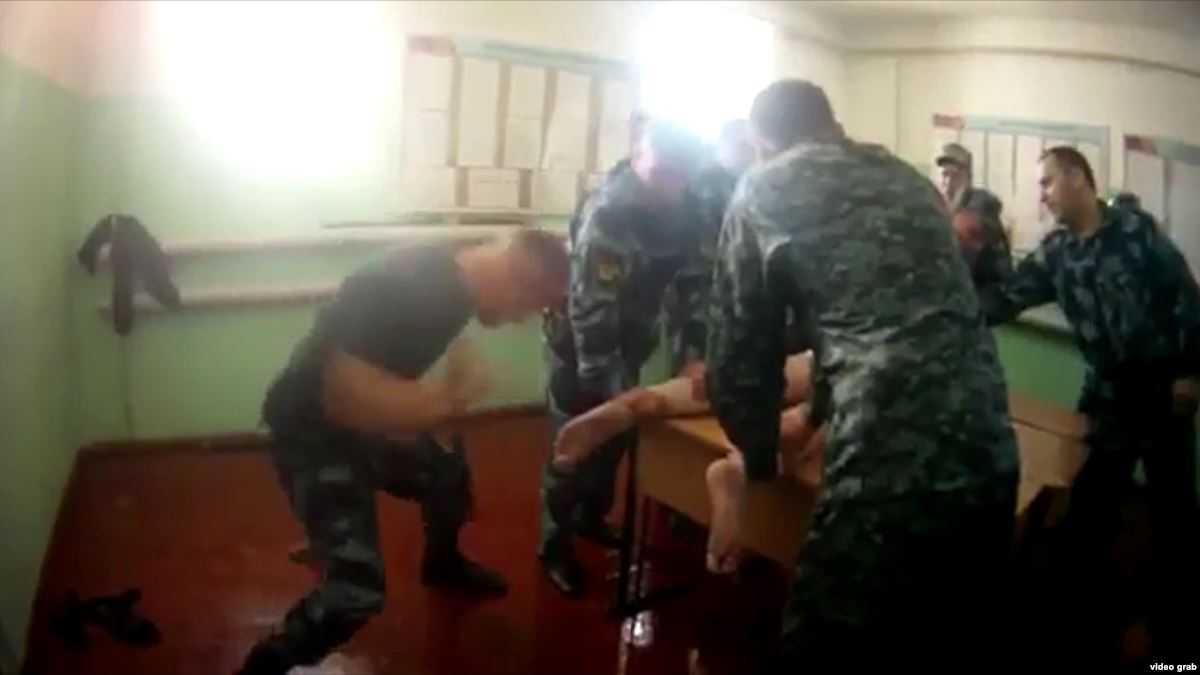 «Впервые избив зэка, я испытал облегчение». Монолог охранника тюрьмы