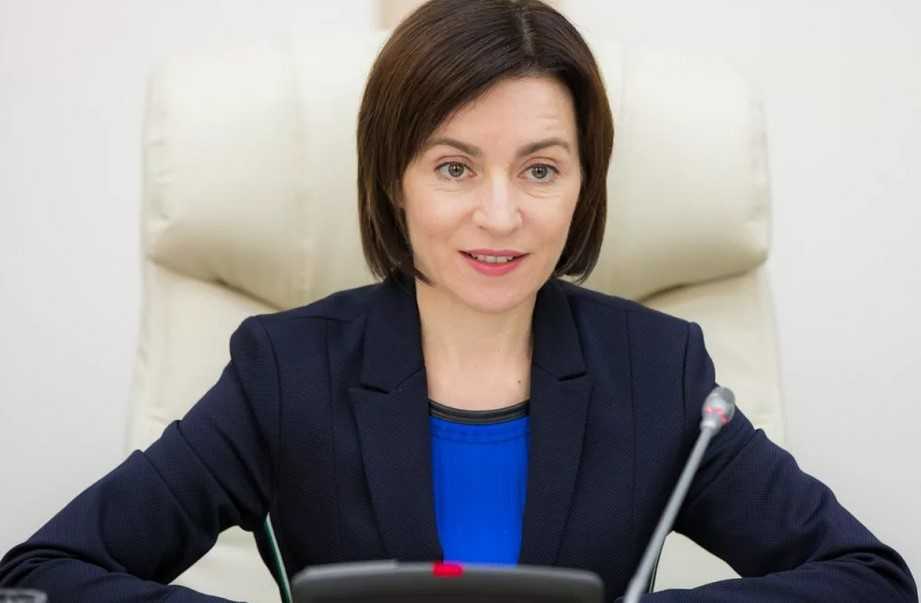 Санду дает задний ход – избушка повернулась лицом к берёзке?