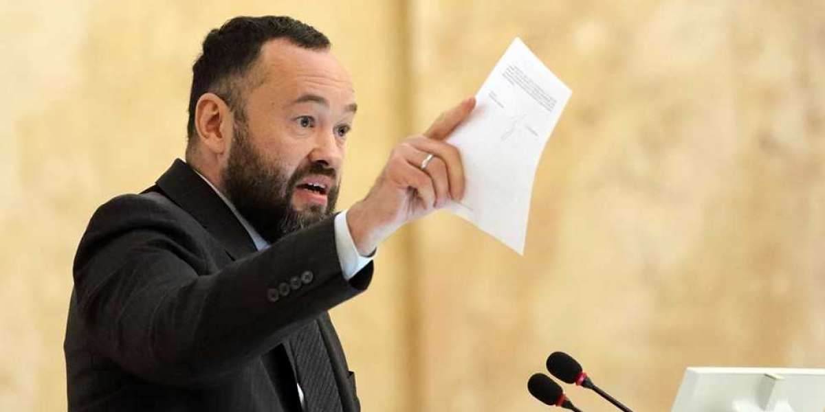 Депутаты открыто выступают против спикера Макарова