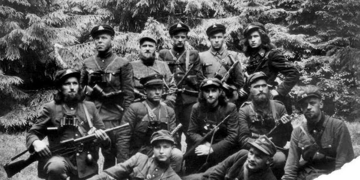 Все смешалось в прибалтийском мире – в Эстонии открыли памятник «лесным» убийцам