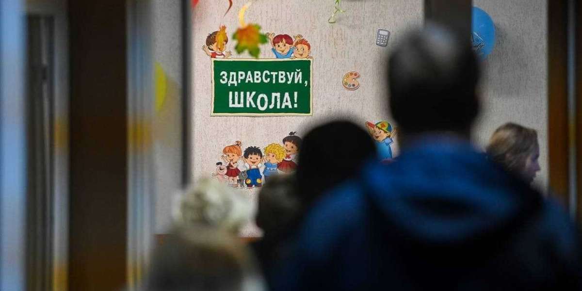 Лжеминеры сообщили о бомбах в шести школах Петербурга