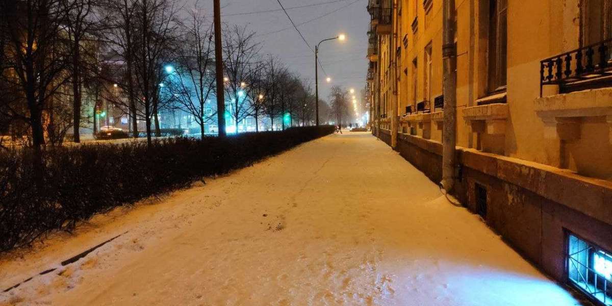 В городе орудуют снегоуборочные машины-невидимки, но Питер они не чистят