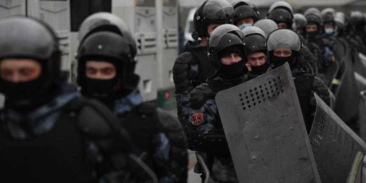 Деятельность неонацистов могла стать причиной визита ОМОН в общежитие «Военмеха»