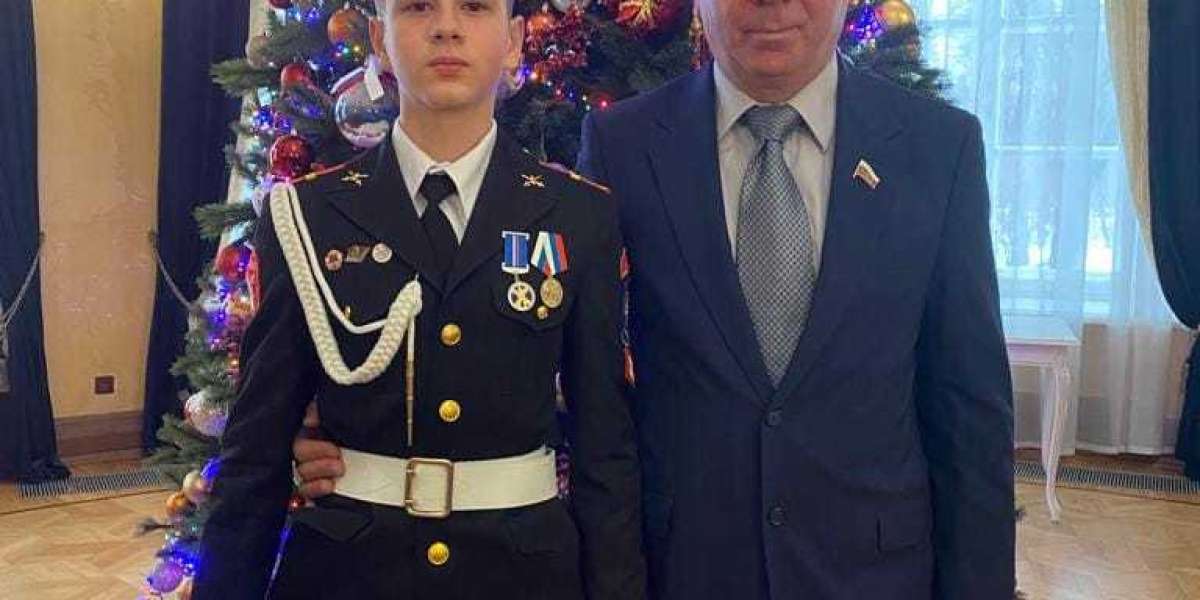 Медаль Совета Федерации вручили кадету московской школы № 2120 за спасение человека