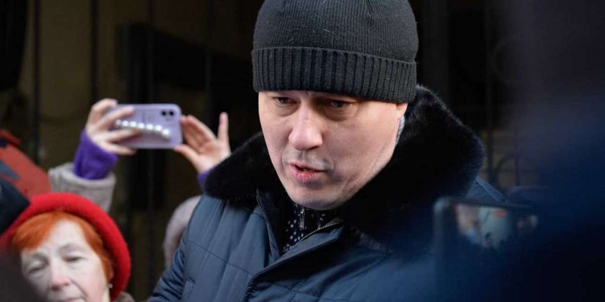 ОБЫСКИ ПРОХОДЯТ В ДОМЕ АЛЕКСАНДРА КОНОВАЛОВА — СОЗДАТЕЛЯ СПИСКА ЗАВЕДЕНИЙ, БОЙКОТИРУЮЩИХ QR-КОДЫ