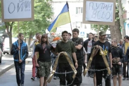 Типичный укродебилизм: В Харькове в день России под консульством РФ 